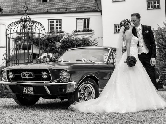 Hochzeitsfotograf Kempten Brautpaar Mustang